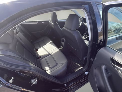 Used 2017 Volkswagen Jetta SE image 14
