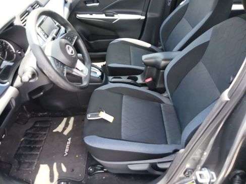 Used 2025 Nissan Versa SV FWD image 4