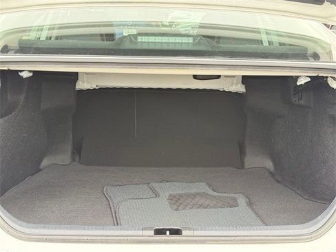 Used 2022 Toyota Corolla LE image 31