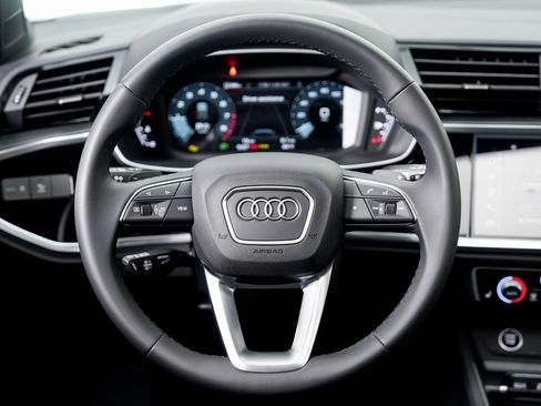 New 2025 Audi Q3 2.0T Premium image 11