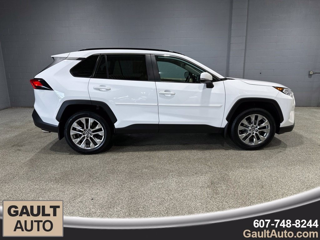 Used 2020 Toyota RAV4 XLE Premium AWD/4WD image 2