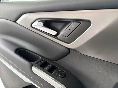 New 2026 Chevrolet Traverse LT w/ Midnight/Sport Edition FWD image 24