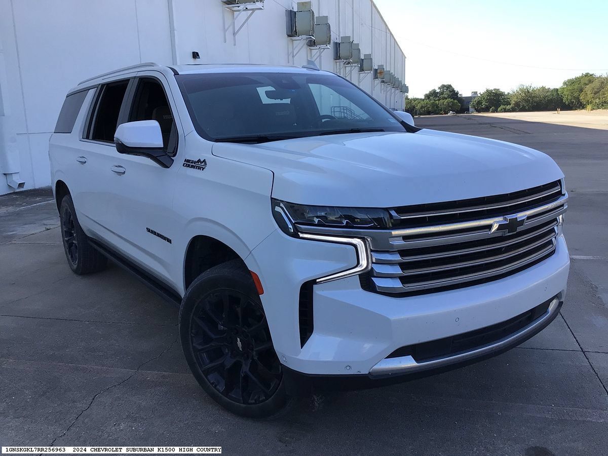 Used 2024 Chevrolet Suburban High Country w/ Advanced Technology Package AWD/4WD image 4