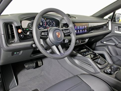 New 2026 Porsche Cayenne Coupe image 4