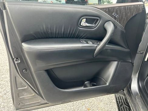 Used 2023 Nissan Armada Platinum w/ Captain's Chairs Package RWD image 10