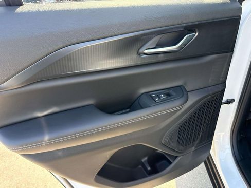 New 2025 Jeep Grand Cherokee Altitude image 8