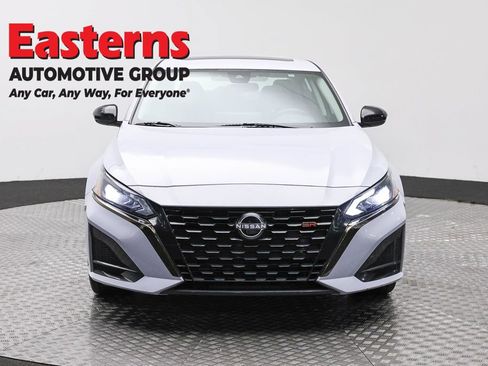 Used 2025 Nissan Altima 2.5 SR w/ SR Premium Package AWD/4WD image 2