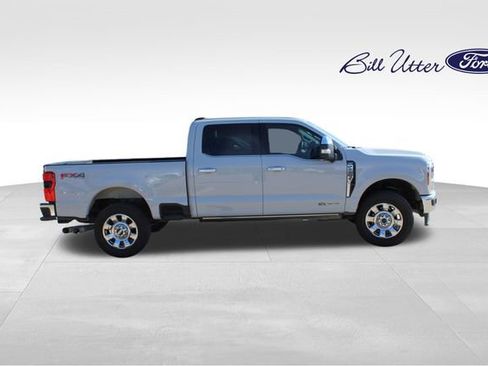 Used 2025 Ford F250 Lariat w/ Chrome Package image 4