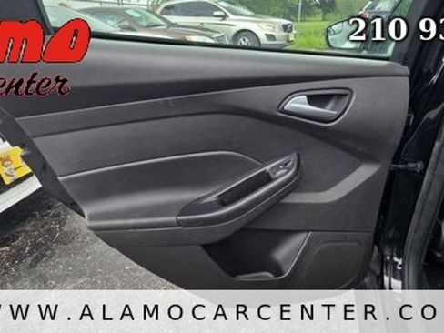 Used 2018 Ford Focus SE FWD image 29