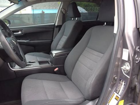 Used 2016 Toyota Camry LE FWD image 5