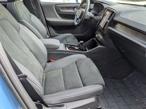 Used 2023 Volvo XC40 Recharge Ultimate image 8