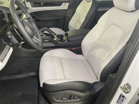 New 2026 Porsche Cayenne image 16
