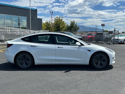 Used 2022 Tesla Model 3 Long Range AWD/4WD image 2