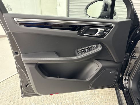 Used 2025 Porsche Macan Turbo image 23