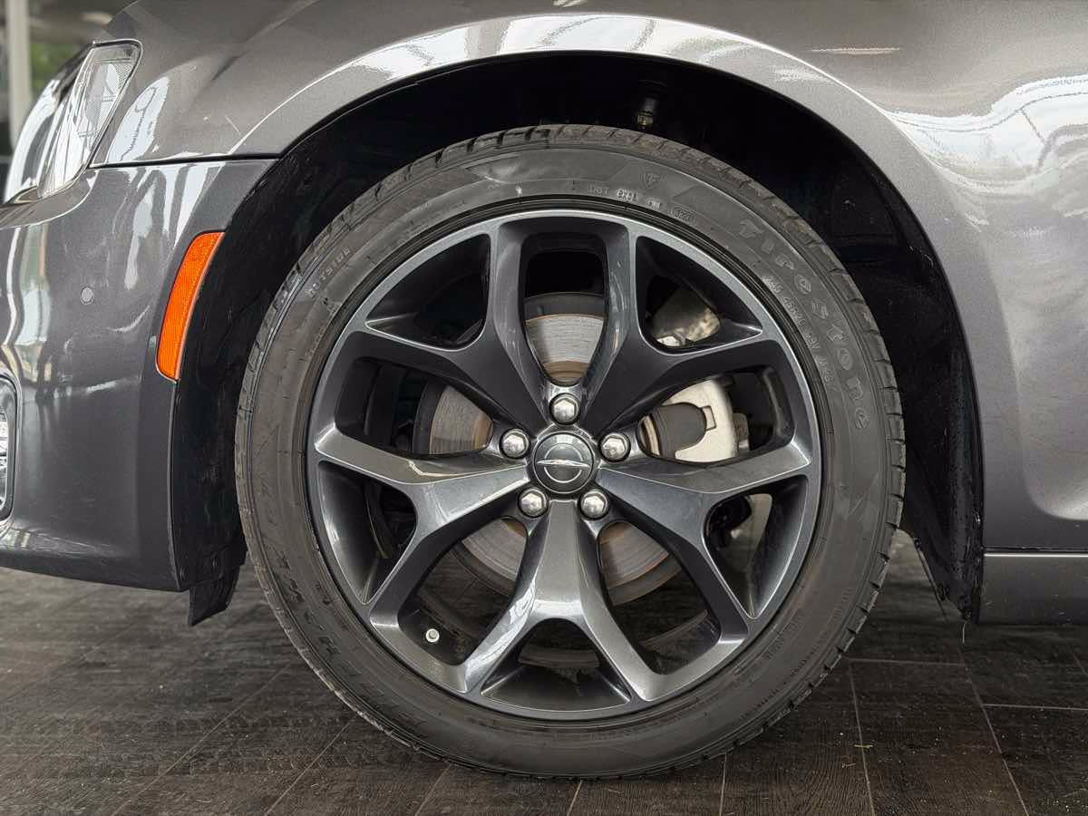 Used 2023 Chrysler 300 Touring L w/ Safetytec Plus Group RWD image 23