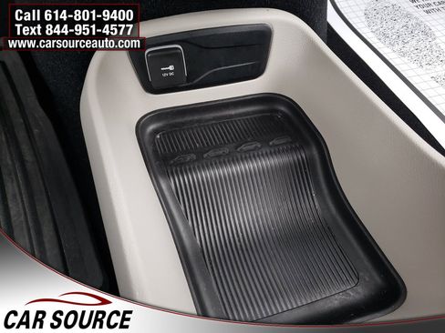 Used 2021 Chrysler Voyager L image 22