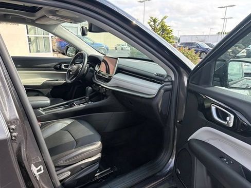 Used 2022 Jeep Compass Limited w/ Sun and Sound Group AWD/4WD image 16