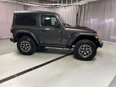 Used 2025 Jeep Wrangler Rubicon w/ Convenience Group AWD/4WD image 8
