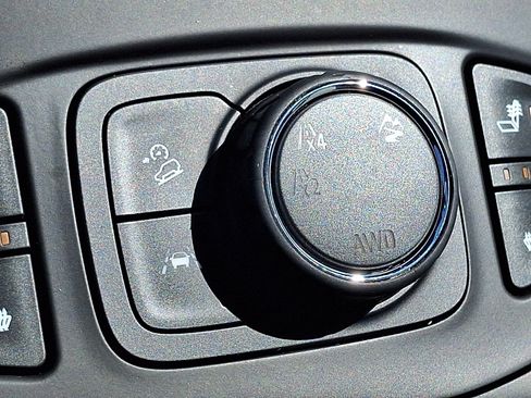 Used 2023 GMC Terrain SLE w/ Driver Convenience Package AWD/4WD image 25