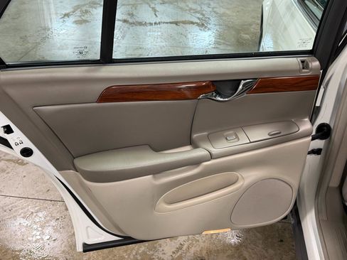 Used 2005 Cadillac De Ville Premium FWD image 14
