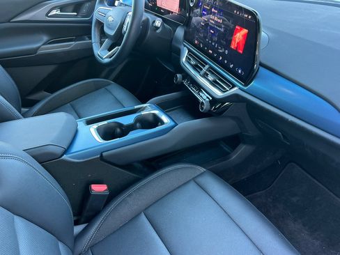 Used 2024 Chevrolet Equinox EV LT FWD image 20
