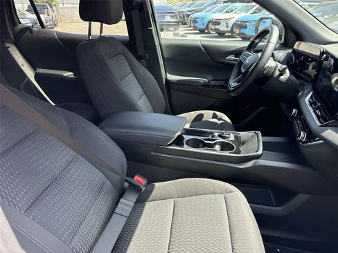 Used 2026 Chevrolet Equinox LT FWD image 25