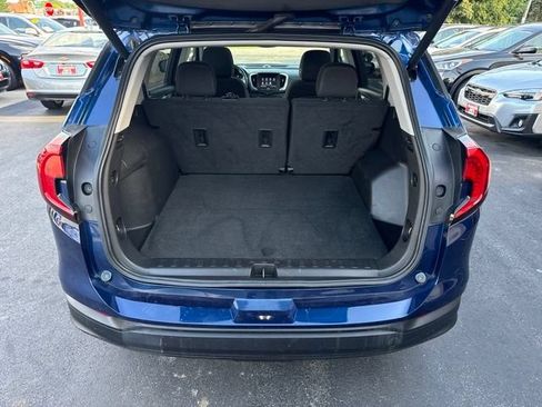 Used 2022 GMC Terrain SLE w/ Driver Convenience Package AWD/4WD image 18