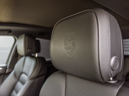 Certified 2023 Porsche Macan S AWD/4WD image 17