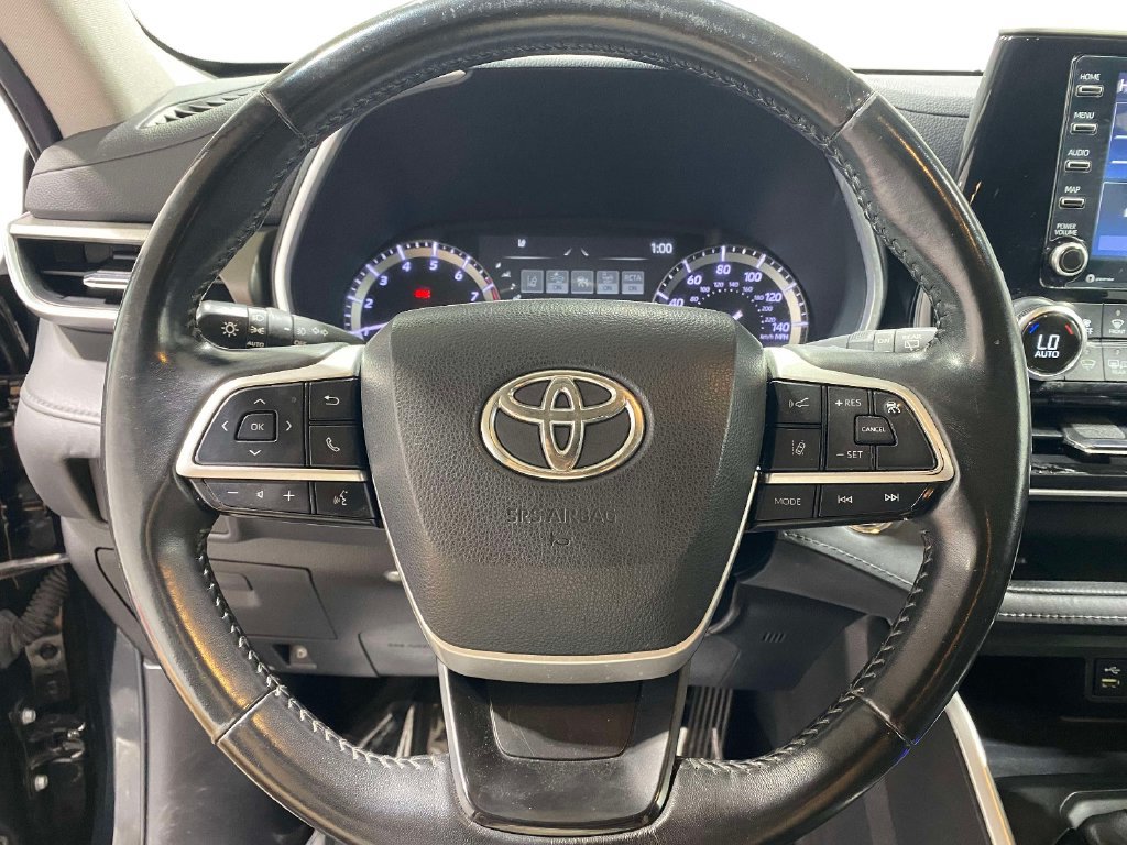 Used 2022 Toyota Highlander XLE AWD/4WD image 22