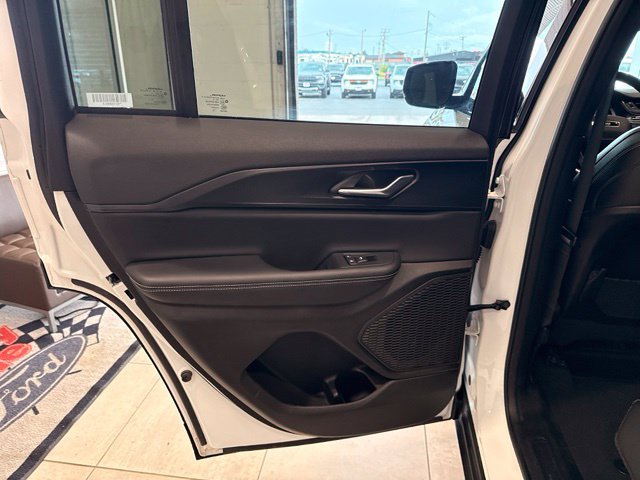 Used 2025 Jeep Grand Cherokee Altitude AWD/4WD image 19