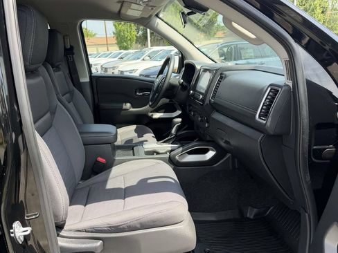 Used 2023 Nissan Frontier SV AWD/4WD image 12