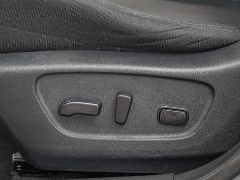 Used 2018 Nissan Rogue SV w/ Premium Package image 21