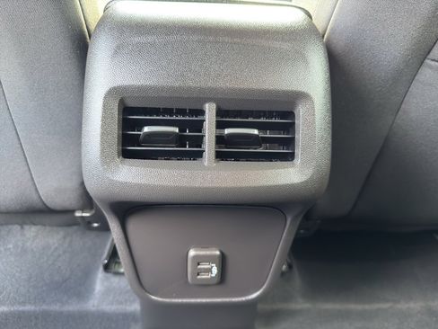 Used 2024 Chevrolet Equinox LT image 31