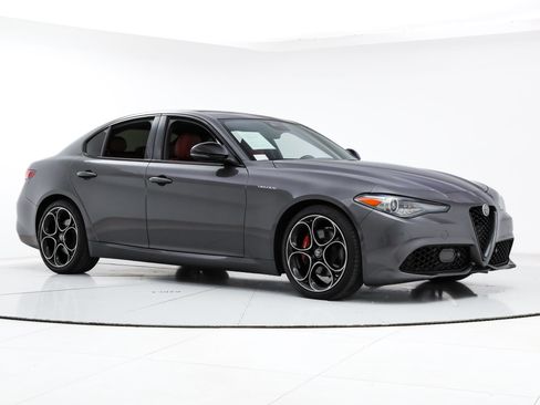 Used 2023 Alfa Romeo Giulia Veloce RWD image 7