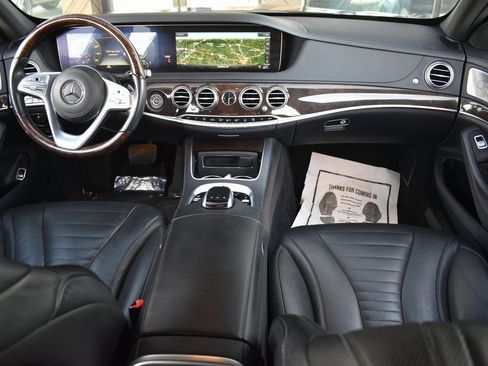 Used 2020 Mercedes-Benz S 560 4MATIC Sedan w/ Premium Package image 24