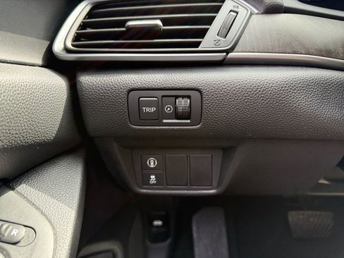 Used 2019 Honda Accord EX image 34