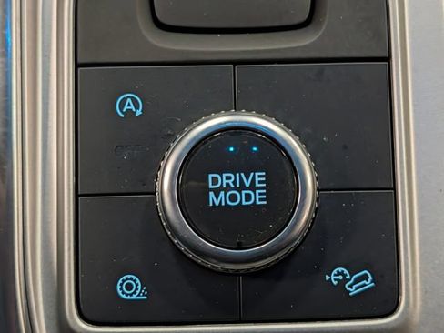 Used 2020 Ford Explorer XLT w/ Equipment Group 202A AWD/4WD image 27