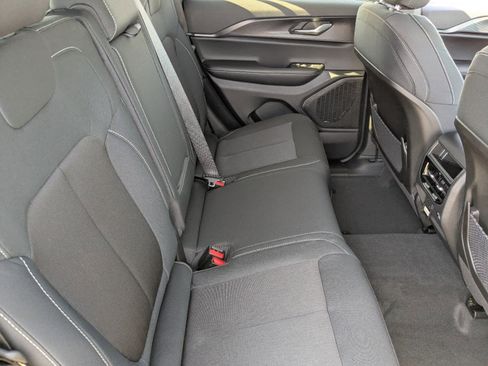 Used 2025 Jeep Grand Cherokee Laredo X w/ Luxury Tech Group I image 13