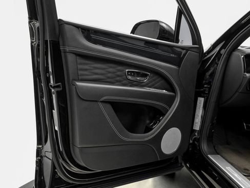 Used 2023 Bentley Bentayga Extended Wheelbase AWD/4WD image 42