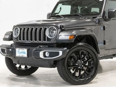 Used 2025 Jeep Wrangler Unlimited Sahara w/ Safety Group image 2