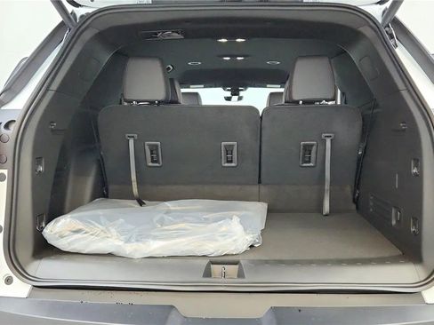 Used 2023 Chevrolet Traverse RS FWD image 13