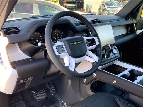 New 2026 Land Rover Defender 110 X-Dynamic SE image 9