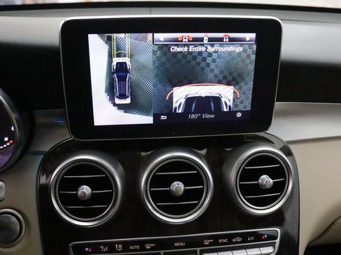 Used 2019 Mercedes-Benz GLC 300 4MATIC image 33