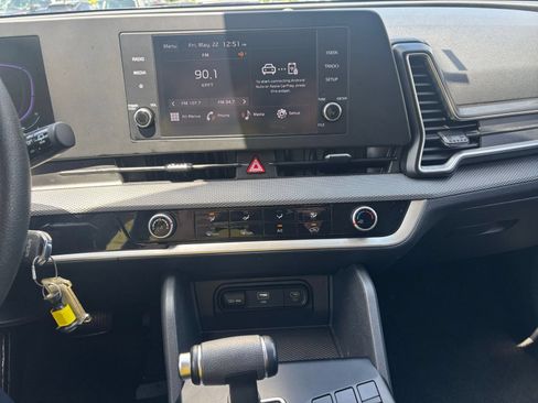 Used 2025 Kia Sportage LX FWD image 17