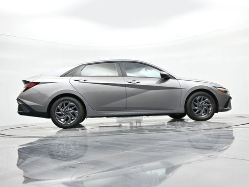 Used 2024 Hyundai Elantra SEL image 24