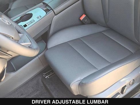 Used 2025 Nissan Rogue SV w/ SV Premium Package FWD image 16