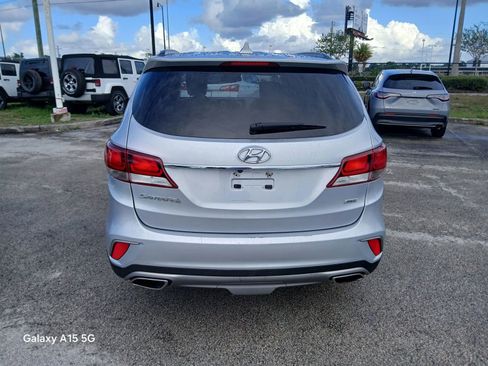 Used 2017 Hyundai Santa Fe SE AWD/4WD image 3