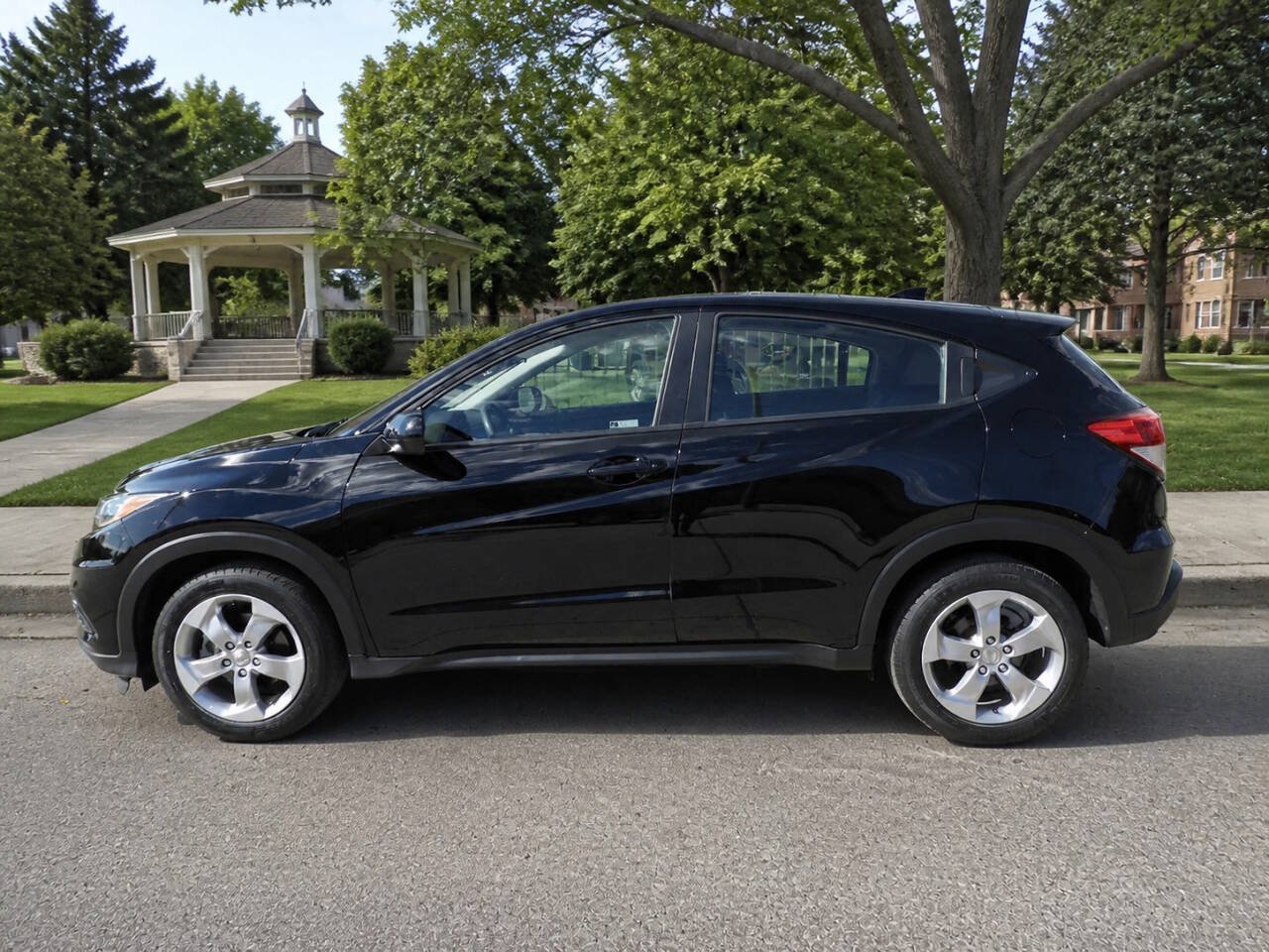 Used 2020 Honda HR-V LX image 1