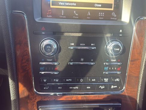 Used 2016 Lincoln Navigator Select image 19