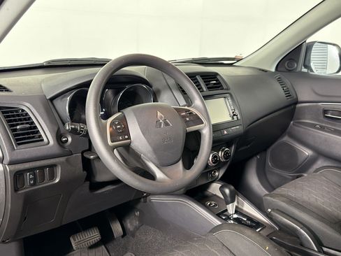 Used 2025 Mitsubishi Outlander Sport ES AWD/4WD image 3